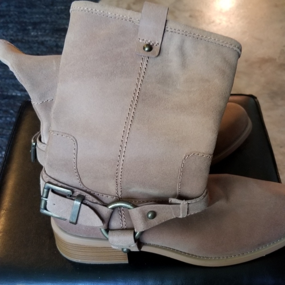 Jessica Simpson boots